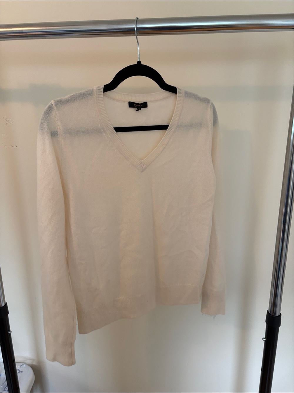 Quince Cashmere V-Neck Sweater in Ivory